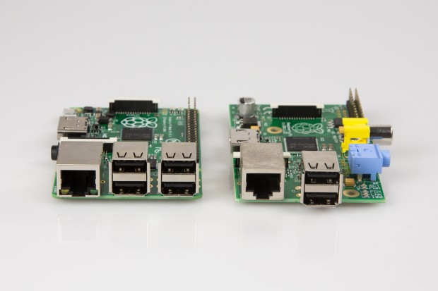 Das Raspberry Pi B+ (l.) hat vier statt zwei USB-Anschlüsse. (Fotos: Fabian Hamacher/Golem.de)